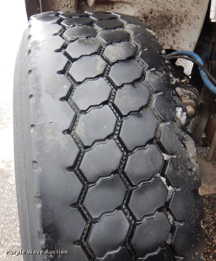 image for item AF9324 2001 Freightliner FL80  dump truck