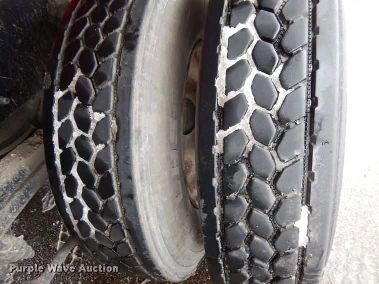 image for item AF9324 2001 Freightliner FL80  dump truck