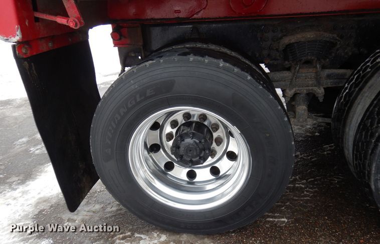 image for item AF9324 2001 Freightliner FL80  dump truck