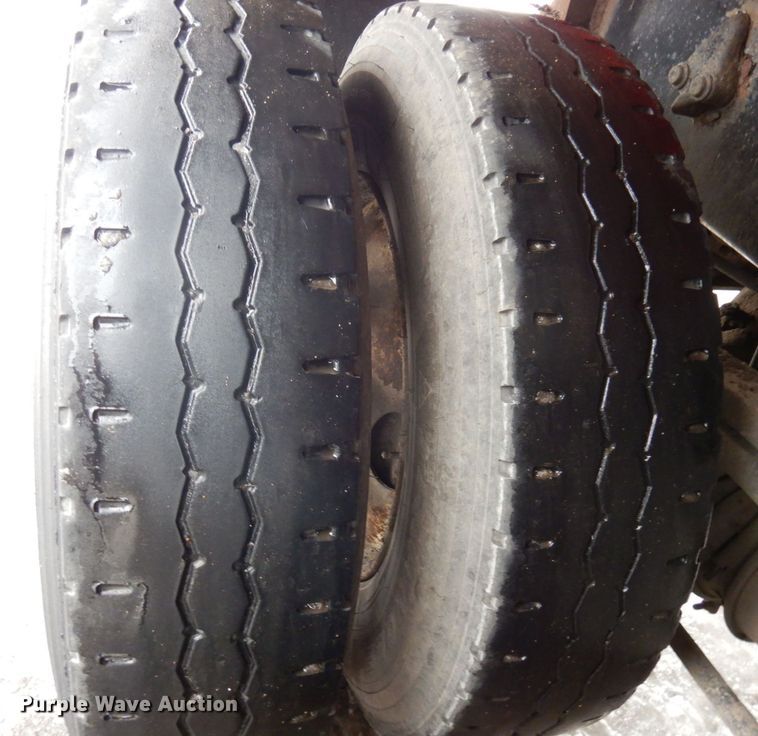 image for item AF9324 2001 Freightliner FL80  dump truck