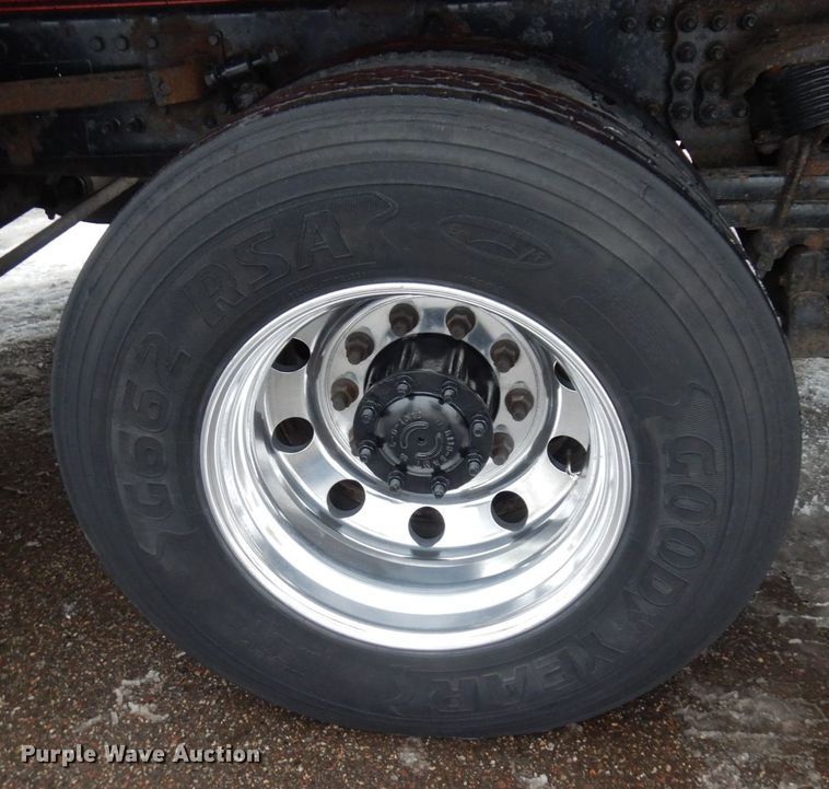 image for item AF9324 2001 Freightliner FL80  dump truck