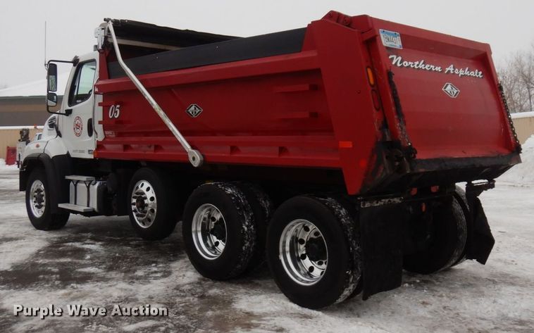 image for item AF9325 2016 Freightliner 114SD  dump truck