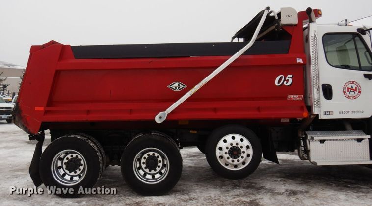 image for item AF9325 2016 Freightliner 114SD  dump truck