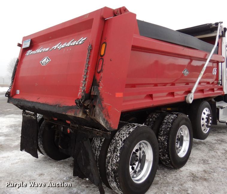 image for item AF9325 2016 Freightliner 114SD  dump truck