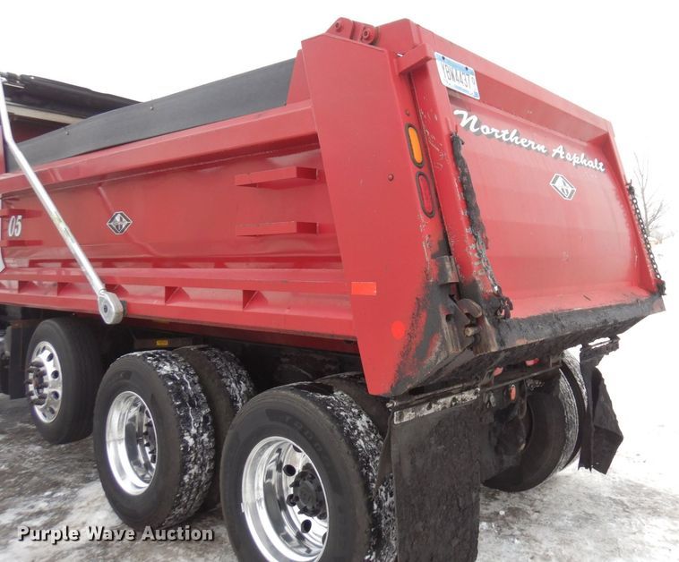 image for item AF9325 2016 Freightliner 114SD  dump truck