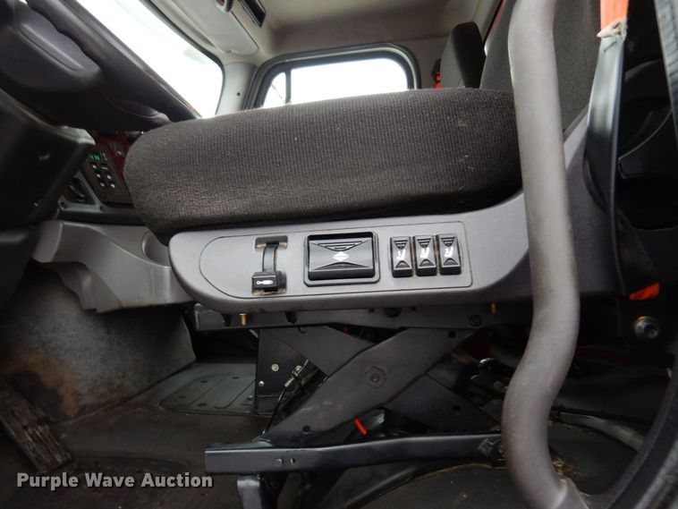 image for item AF9325 2016 Freightliner 114SD  dump truck