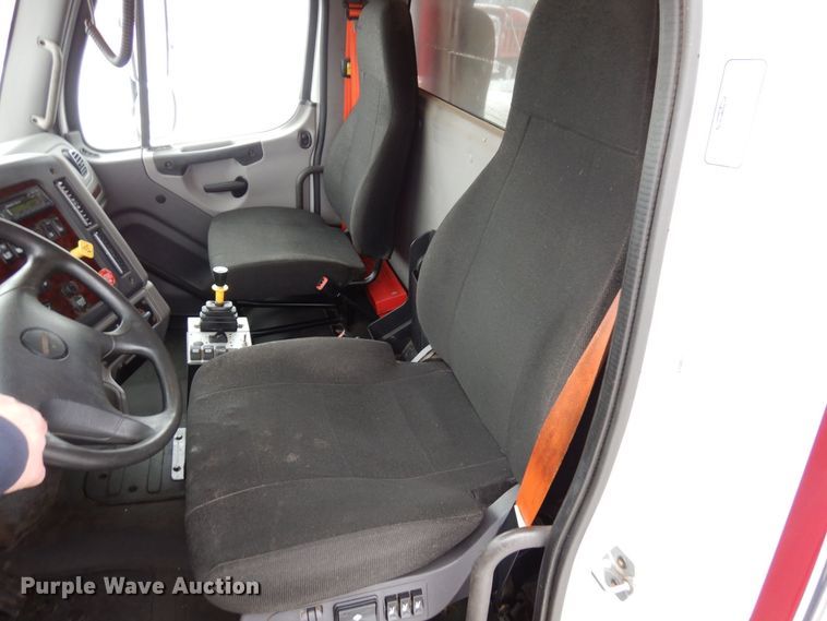 image for item AF9325 2016 Freightliner 114SD  dump truck