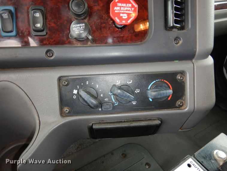 image for item AF9325 2016 Freightliner 114SD  dump truck