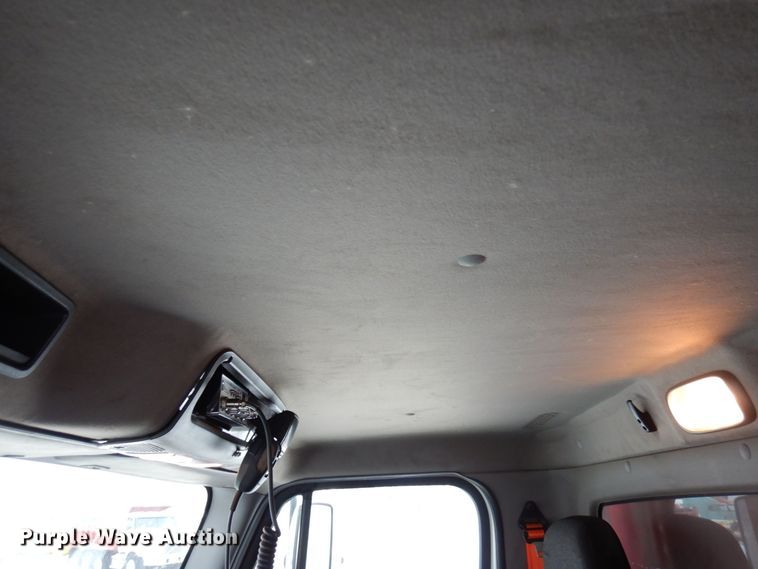 image for item AF9325 2016 Freightliner 114SD  dump truck