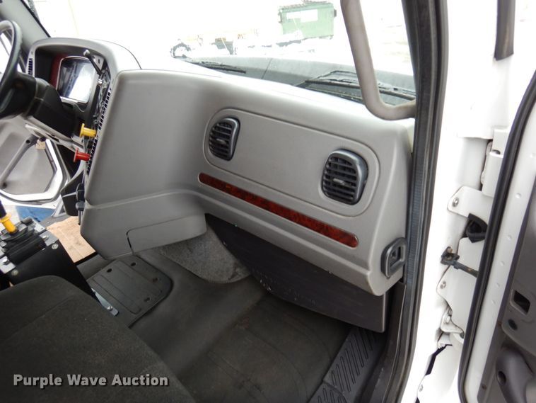 image for item AF9325 2016 Freightliner 114SD  dump truck