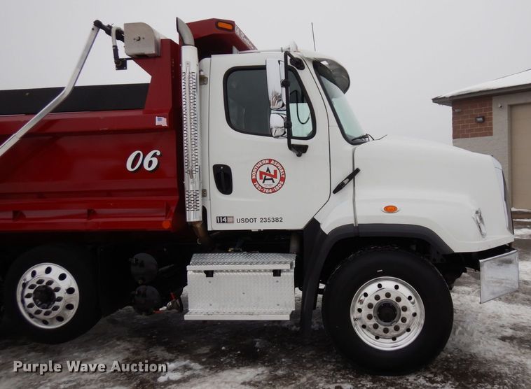 image for item AF9326 2017 Freightliner 114SD  dump truck