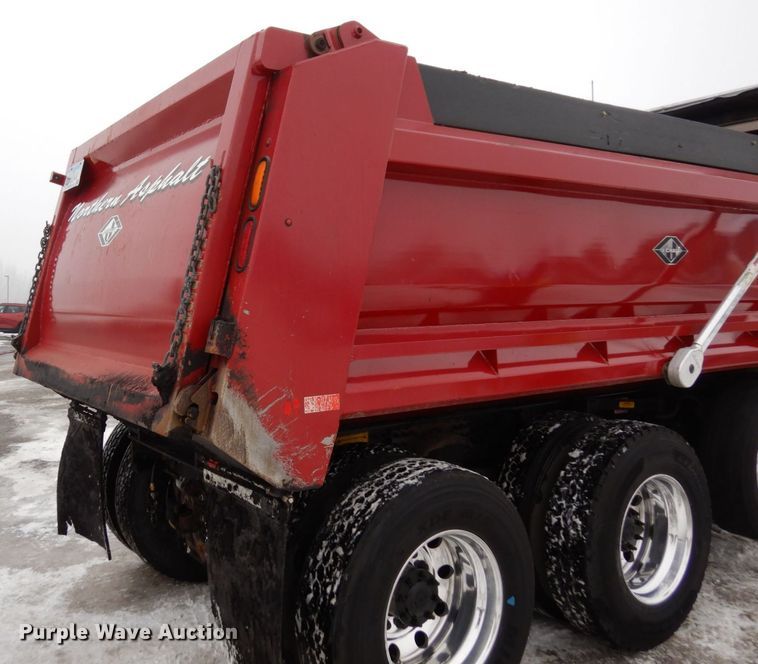 image for item AF9326 2017 Freightliner 114SD  dump truck