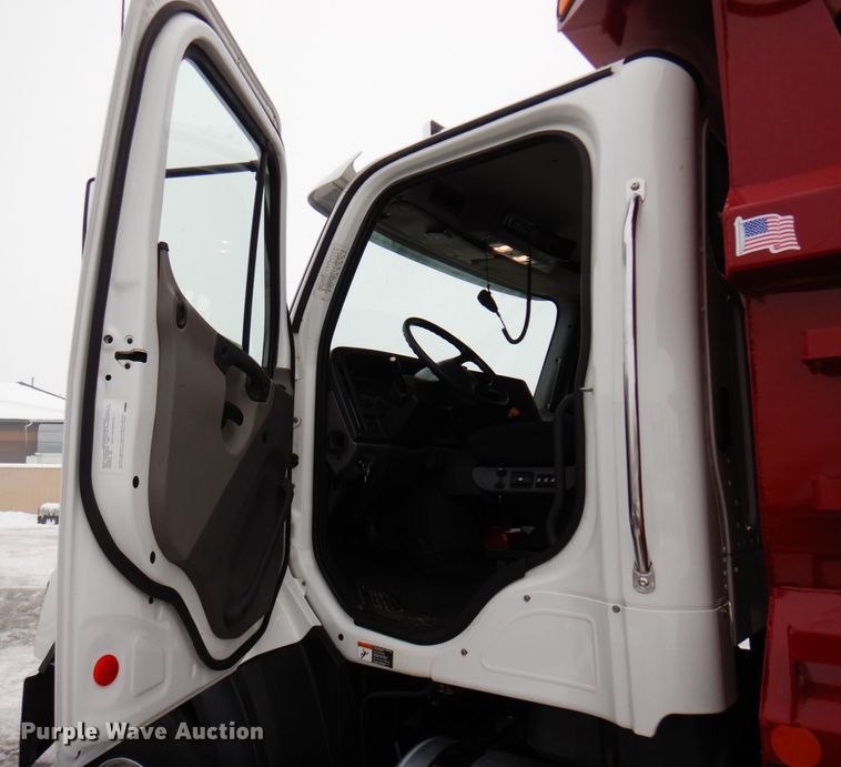 image for item AF9326 2017 Freightliner 114SD  dump truck