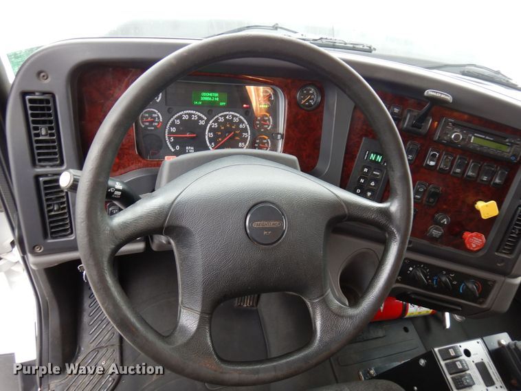 image for item AF9326 2017 Freightliner 114SD  dump truck