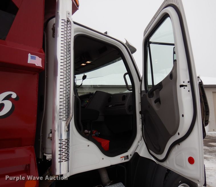 image for item AF9326 2017 Freightliner 114SD  dump truck