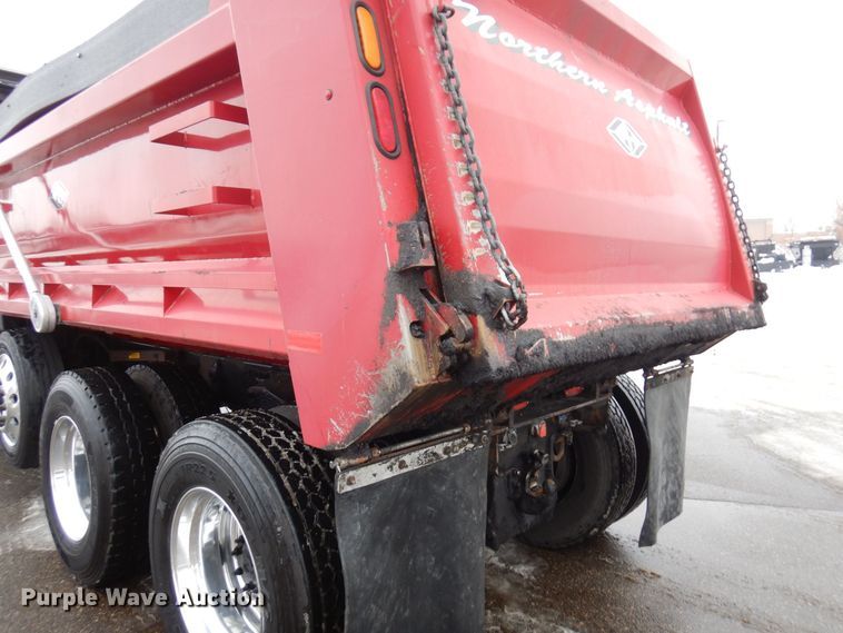 image for item AF9327 2016 Freightliner 114SD  dump truck