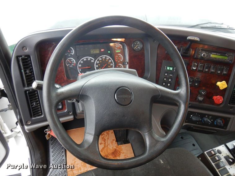 image for item AF9327 2016 Freightliner 114SD  dump truck