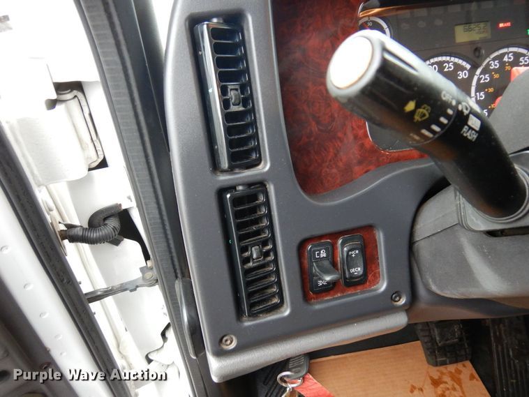 image for item AF9327 2016 Freightliner 114SD  dump truck