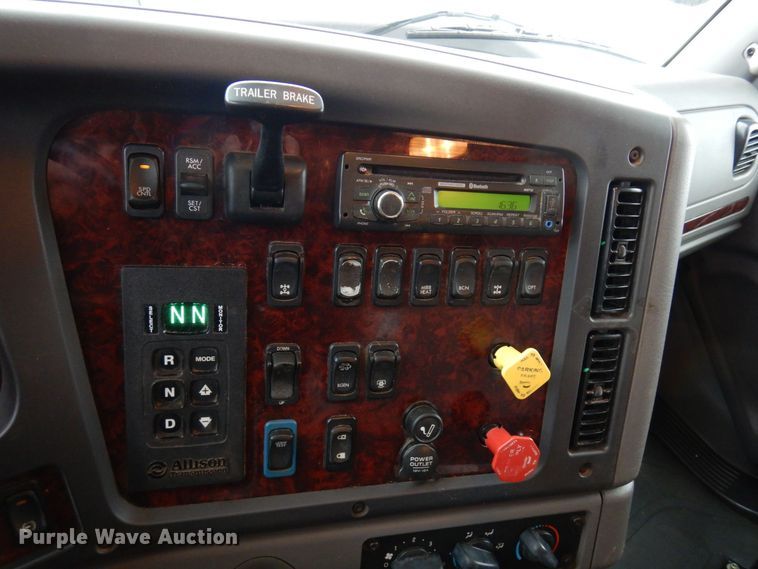 image for item AF9327 2016 Freightliner 114SD  dump truck