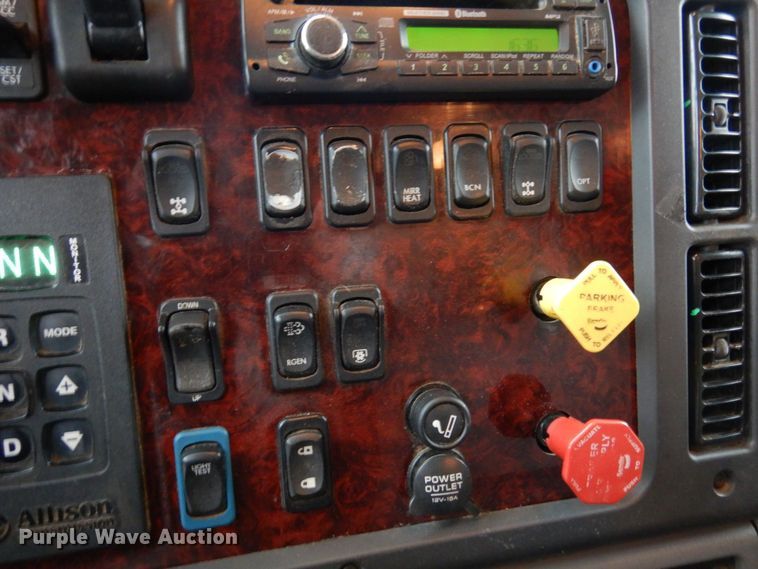 image for item AF9327 2016 Freightliner 114SD  dump truck