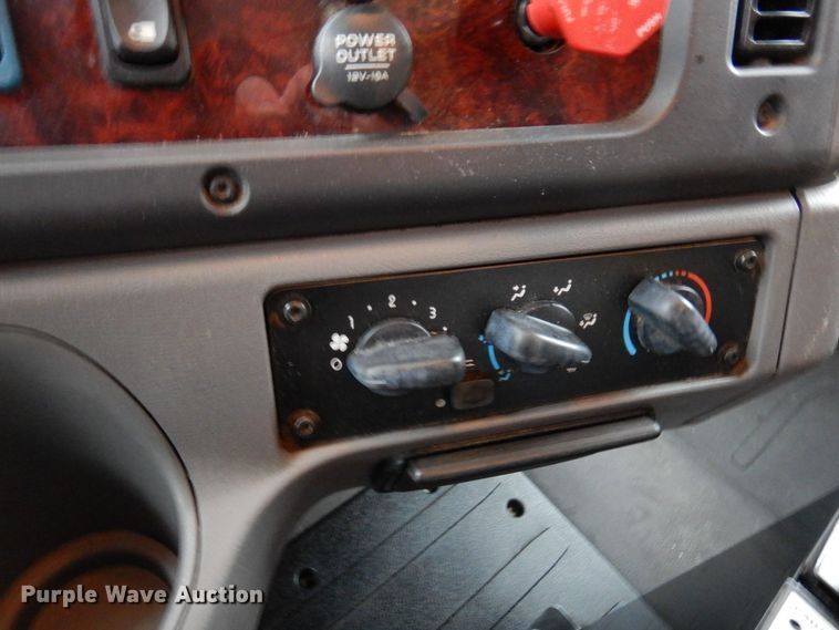 image for item AF9327 2016 Freightliner 114SD  dump truck