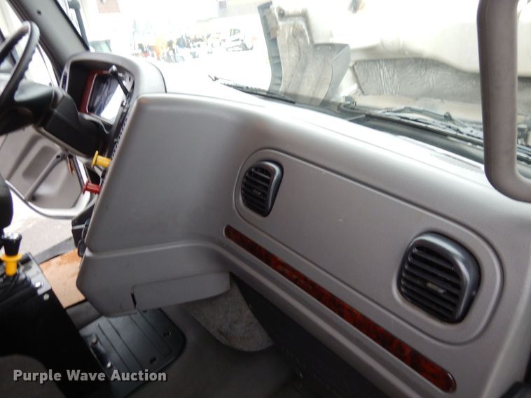 image for item AF9327 2016 Freightliner 114SD  dump truck