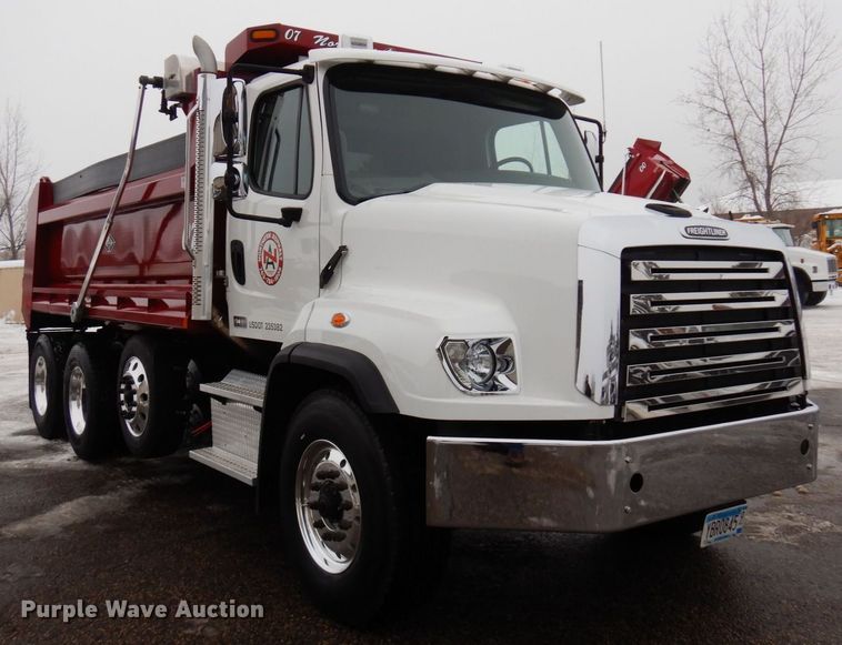 image for item AF9328 2017 Freightliner 114SD  dump truck