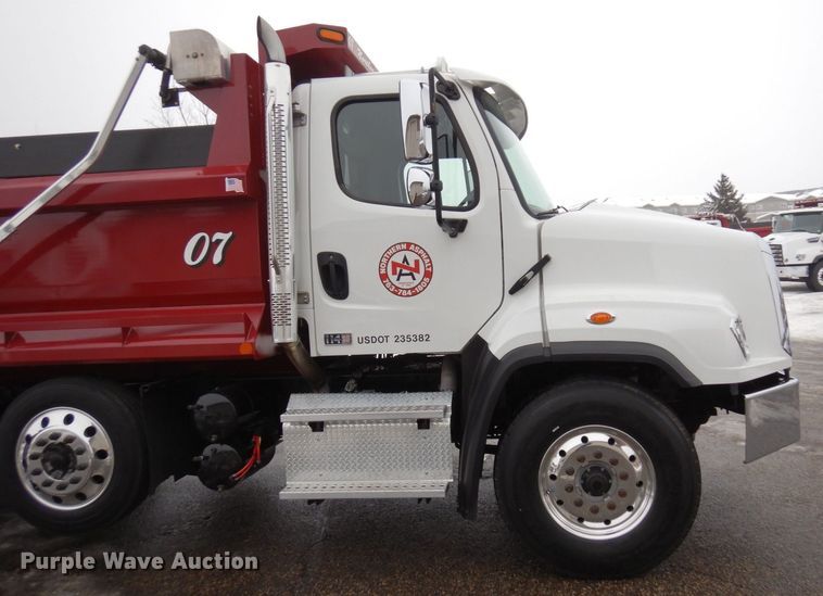 image for item AF9328 2017 Freightliner 114SD  dump truck