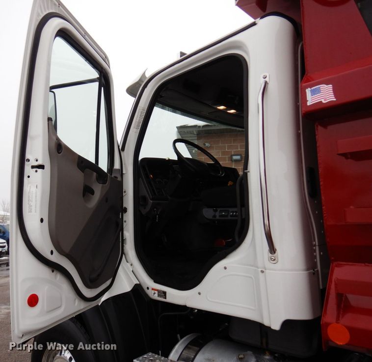 image for item AF9328 2017 Freightliner 114SD  dump truck