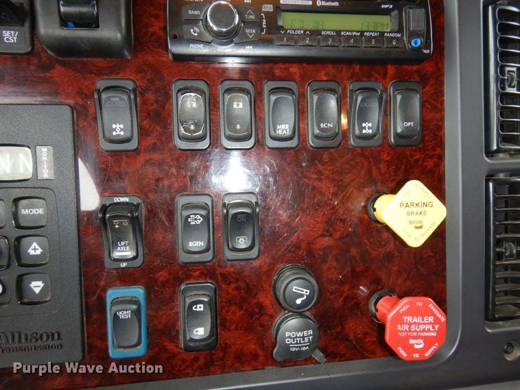 image for item AF9328 2017 Freightliner 114SD  dump truck