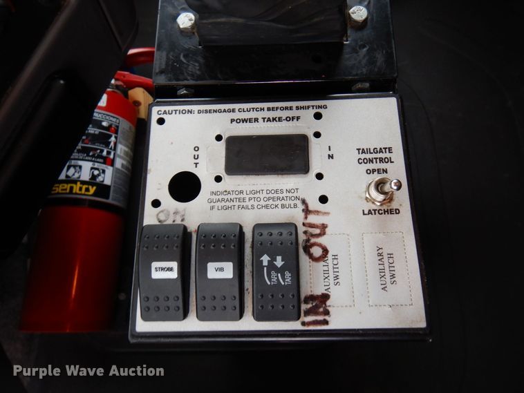 image for item AF9328 2017 Freightliner 114SD  dump truck