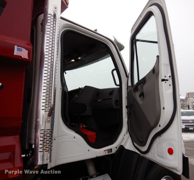 image for item AF9328 2017 Freightliner 114SD  dump truck