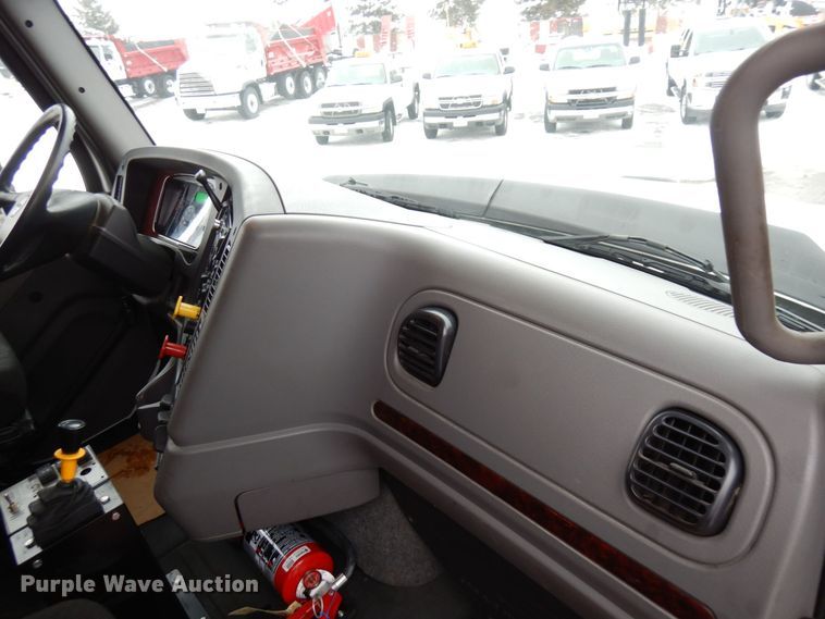 image for item AF9328 2017 Freightliner 114SD  dump truck