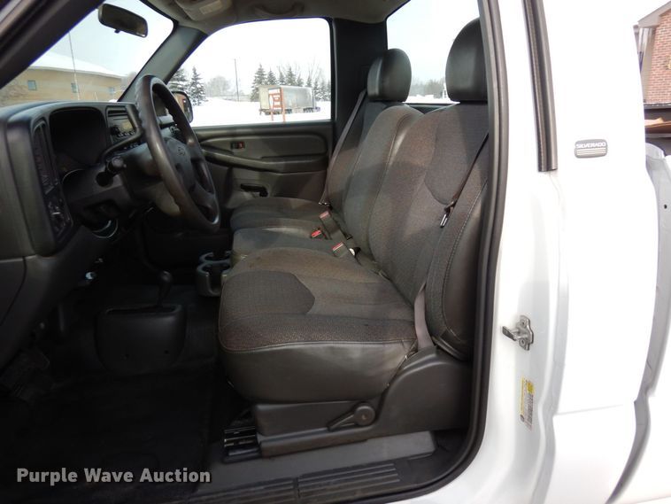 image for item AF9329 2005 Chevrolet Silverado 2500HD  pickup truck