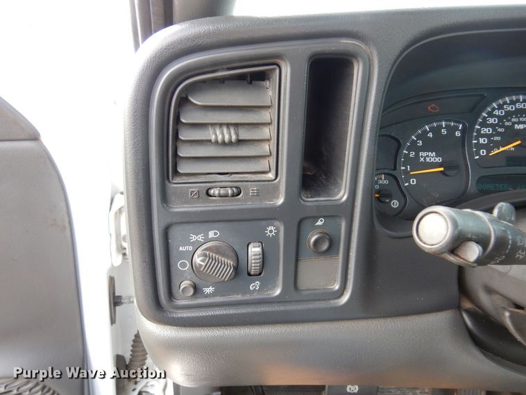 image for item AF9329 2005 Chevrolet Silverado 2500HD  pickup truck