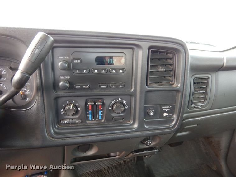 image for item AF9329 2005 Chevrolet Silverado 2500HD  pickup truck