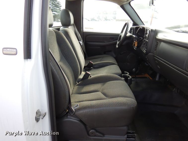 image for item AF9329 2005 Chevrolet Silverado 2500HD  pickup truck