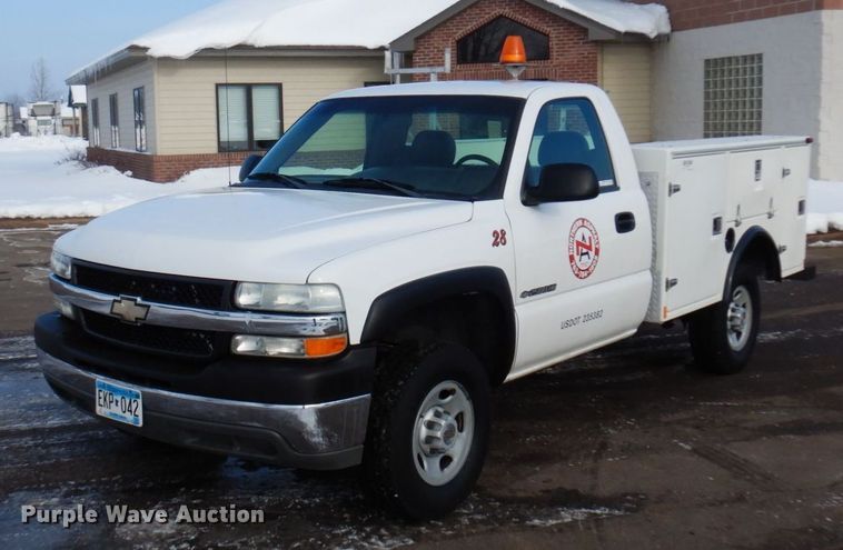 image for item AF9331 2002 Chevrolet Silverado 2500HD  utility bed pickup truck