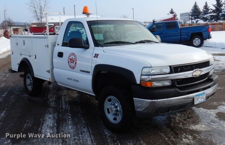 image for item AF9331 2002 Chevrolet Silverado 2500HD  utility bed pickup truck