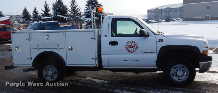 image for item AF9331 2002 Chevrolet Silverado 2500HD  utility bed pickup truck