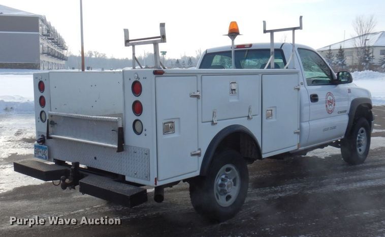 image for item AF9331 2002 Chevrolet Silverado 2500HD  utility bed pickup truck