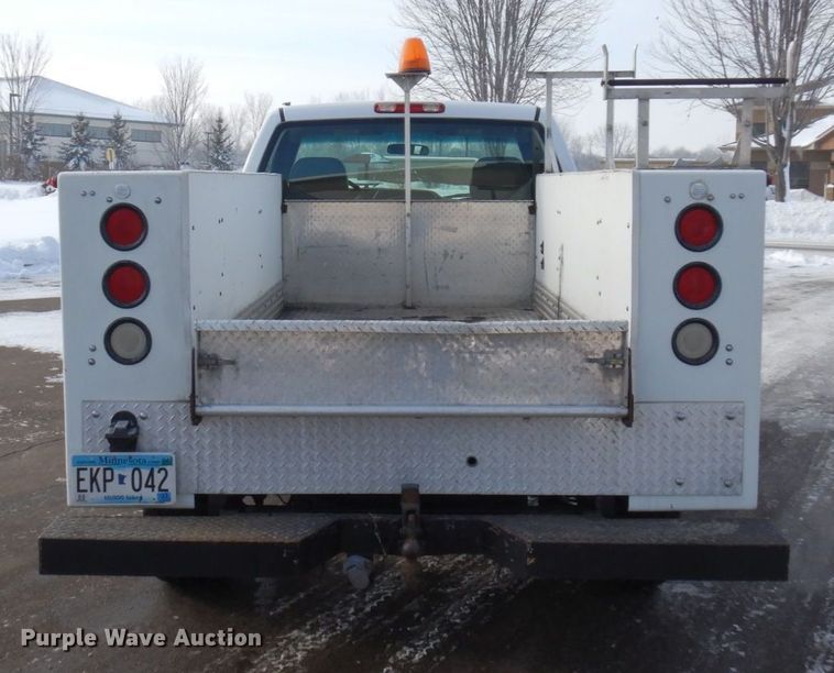 image for item AF9331 2002 Chevrolet Silverado 2500HD  utility bed pickup truck