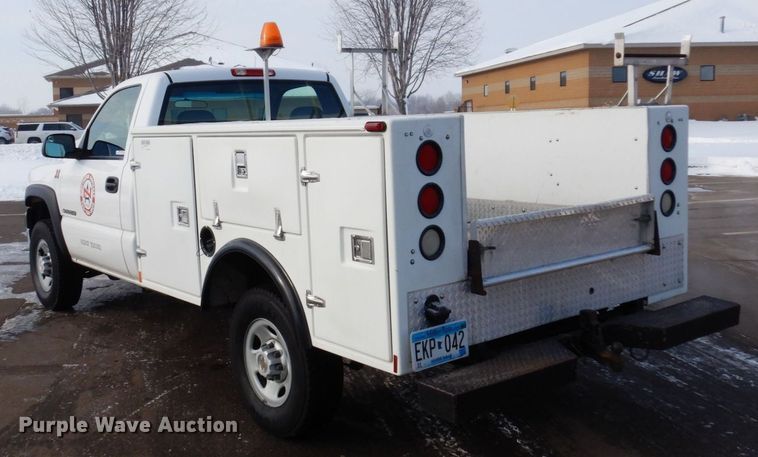 image for item AF9331 2002 Chevrolet Silverado 2500HD  utility bed pickup truck