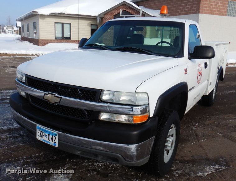 image for item AF9331 2002 Chevrolet Silverado 2500HD  utility bed pickup truck