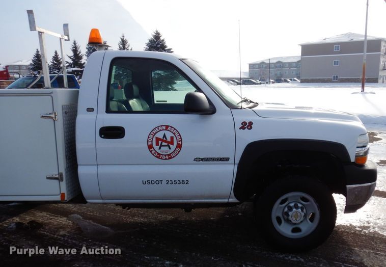 image for item AF9331 2002 Chevrolet Silverado 2500HD  utility bed pickup truck