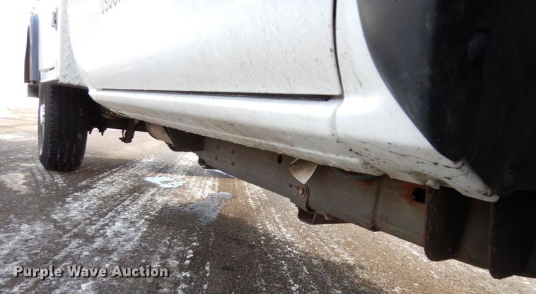 image for item AF9331 2002 Chevrolet Silverado 2500HD  utility bed pickup truck