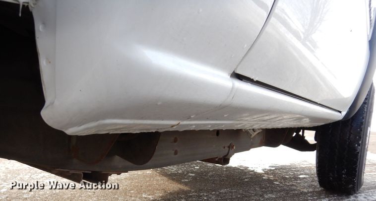 image for item AF9331 2002 Chevrolet Silverado 2500HD  utility bed pickup truck