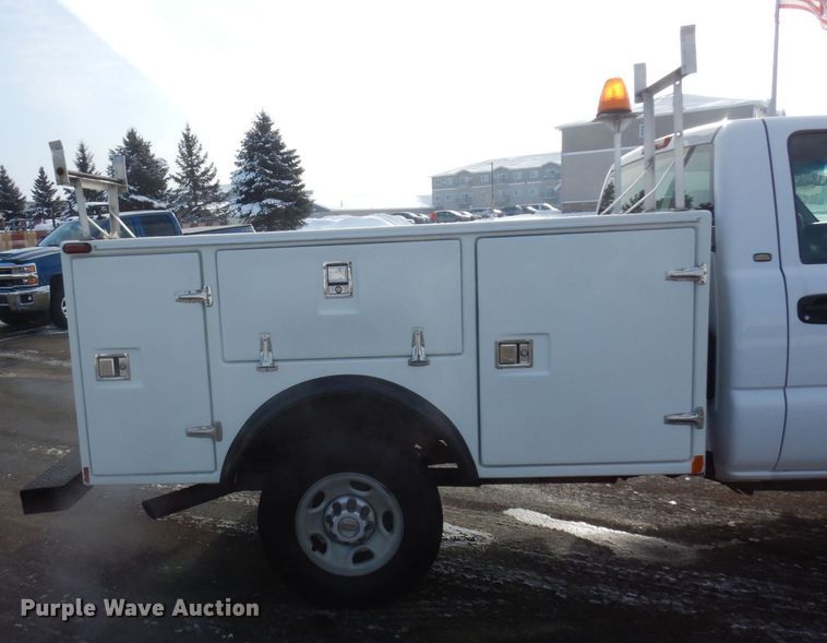 image for item AF9331 2002 Chevrolet Silverado 2500HD  utility bed pickup truck