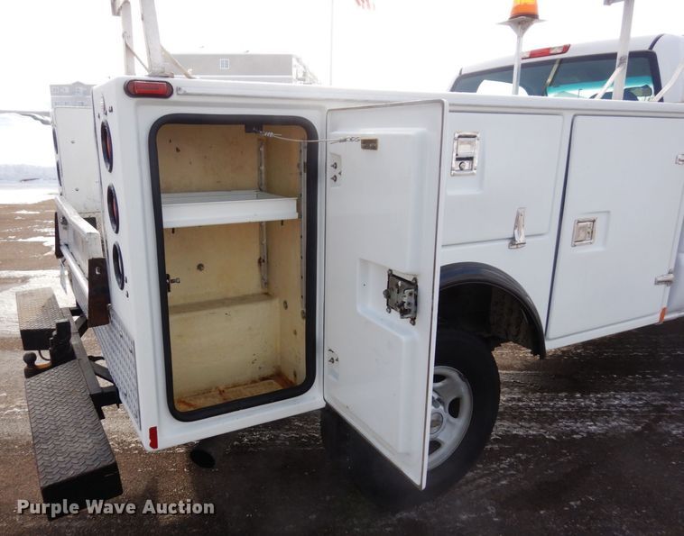 image for item AF9331 2002 Chevrolet Silverado 2500HD  utility bed pickup truck