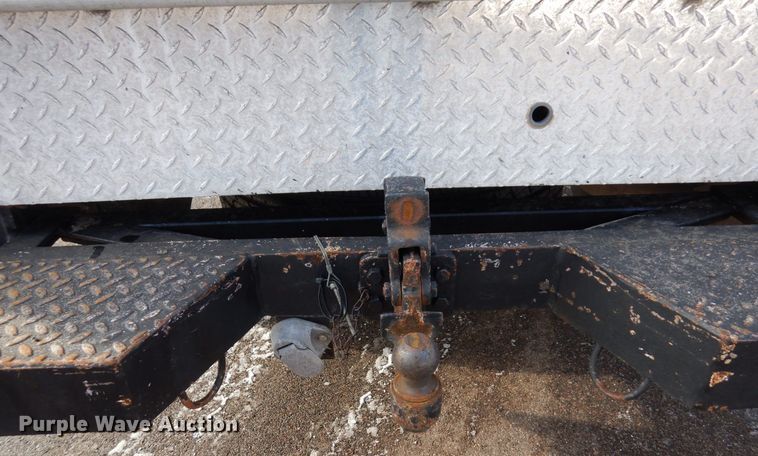 image for item AF9331 2002 Chevrolet Silverado 2500HD  utility bed pickup truck